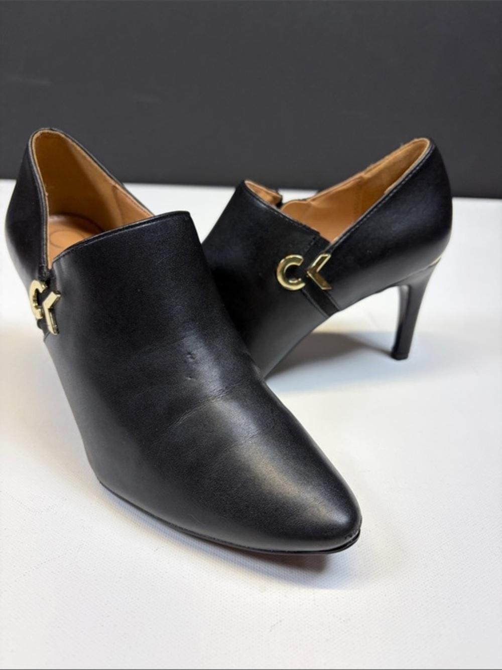 CALVIN KLEIN JENNAVIE BLACK POINTED TOE STILETTO BOOTIES GOLD CK SIZE 6